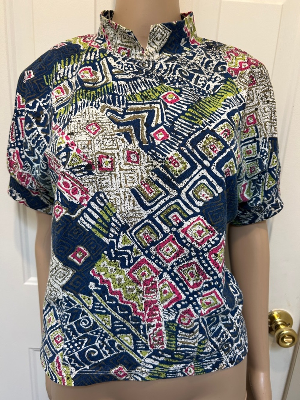 Vintage 80’s Printed Short-Sleeve Mock Neck Top Back Button Navy and Pink